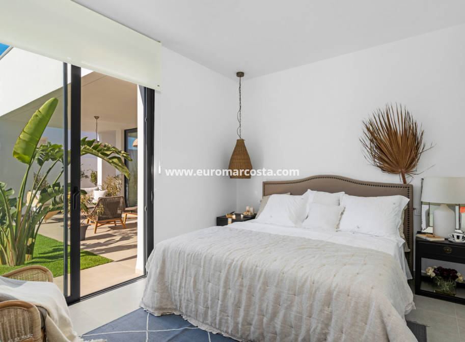 New Build - detached - Islas Menores