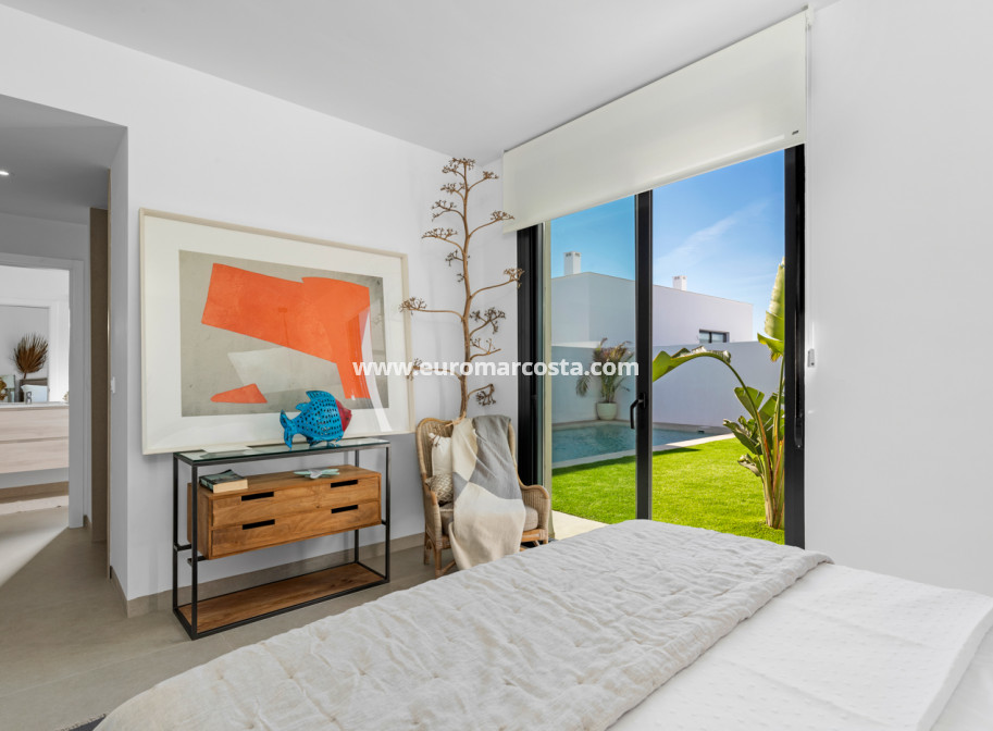 New Build - detached - Islas Menores