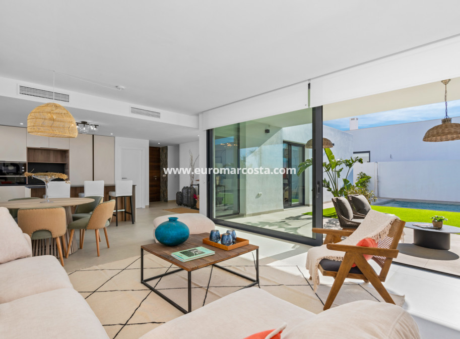 New Build - detached - Islas Menores