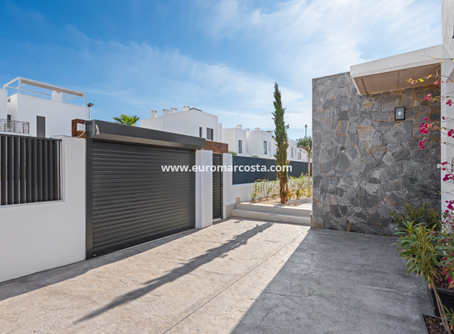 New Build - detached - Islas Menores