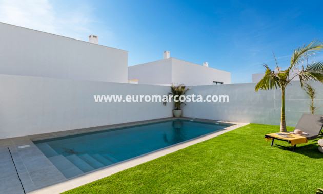 New Build - detached - Islas Menores