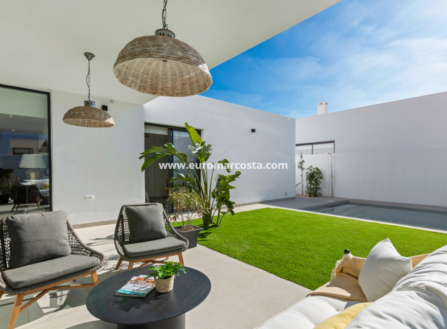 New Build - detached - Islas Menores
