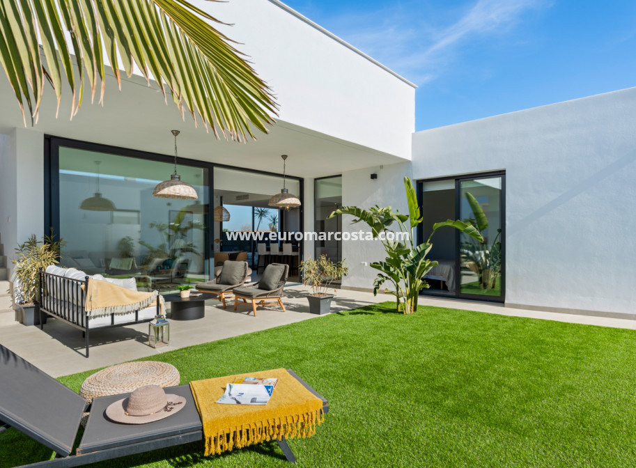 New Build - detached - Islas Menores