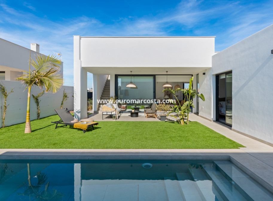 New Build - detached - Islas Menores