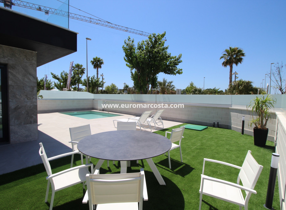 Nueva construcción  - detached - Pilar de la Horadada