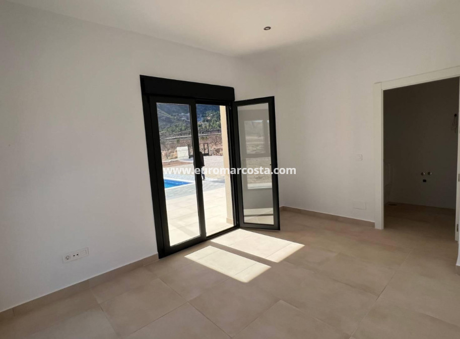 Nueva construcción  - detached - La Canalosa - Alicante