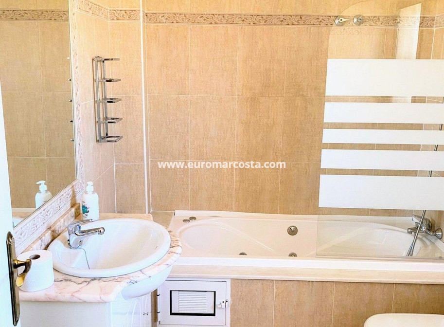 Sale - Chalet - Orihuela Costa