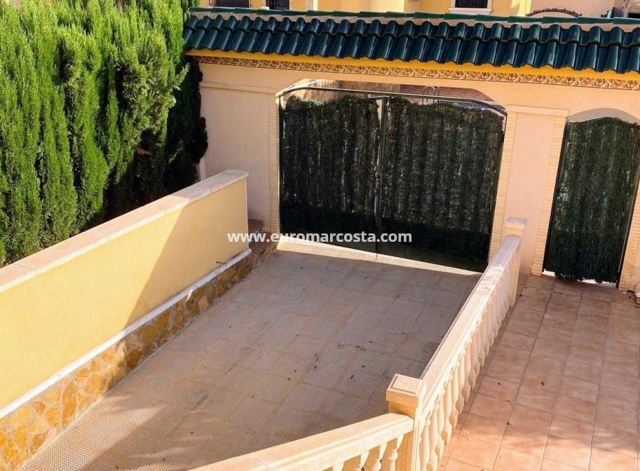 Sale - Chalet - Orihuela Costa