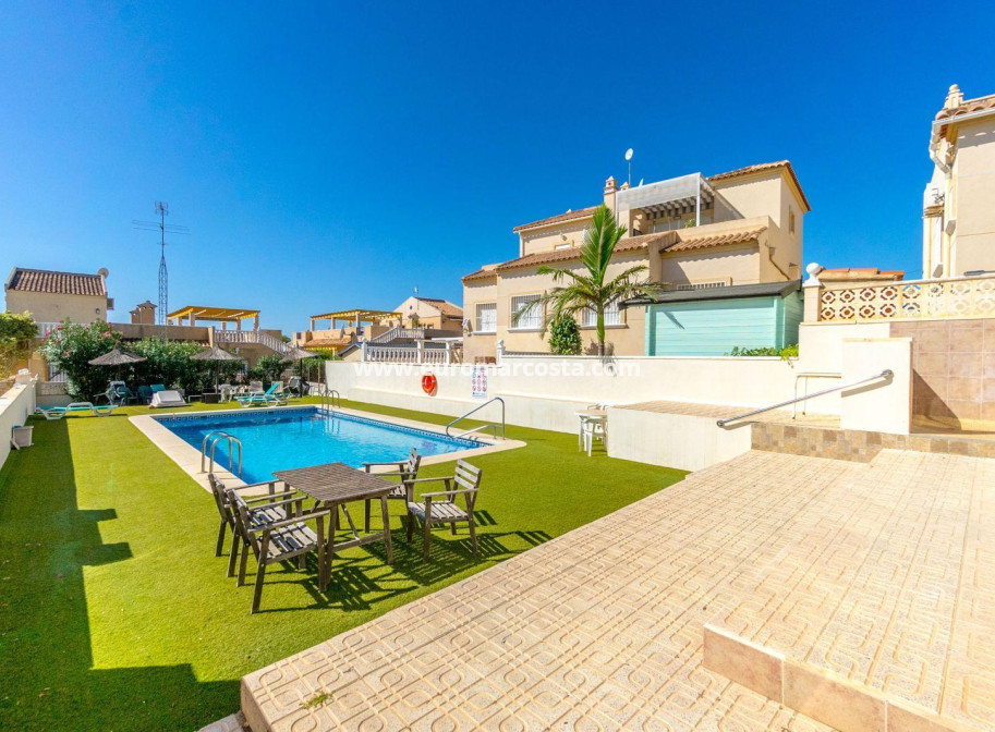 Sale - Casa - Orihuela Costa