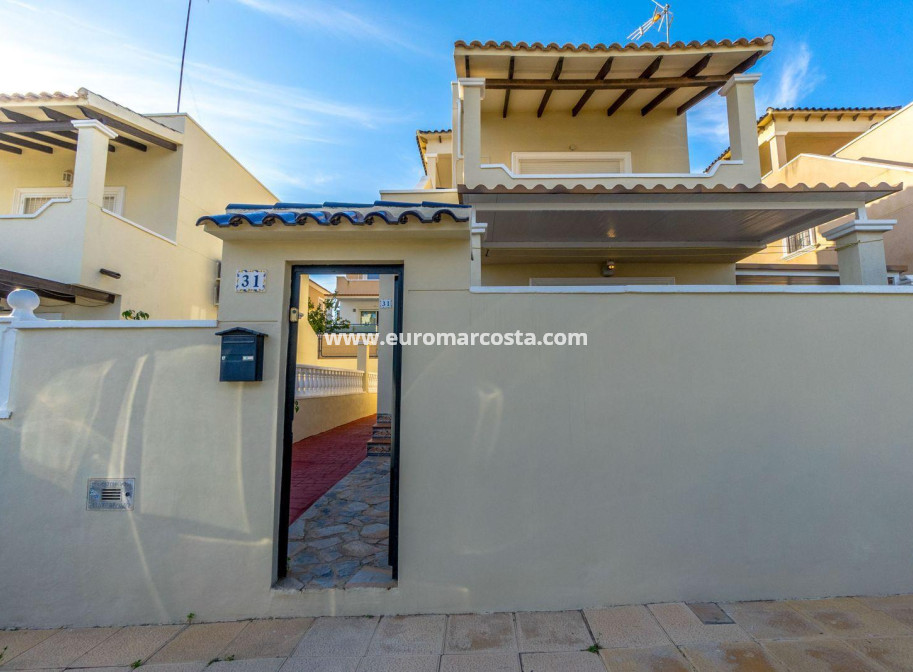 Sale - Casa - Orihuela Costa