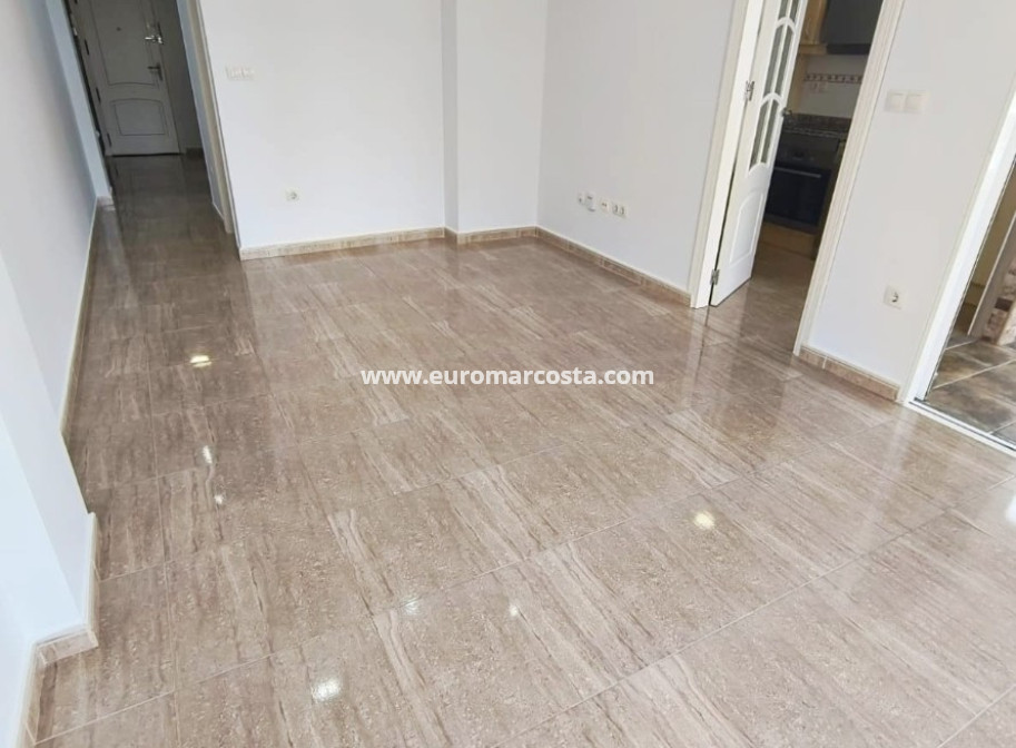 Venta - Apartamento / piso - Guardamar del Segura - Puerto Deportivo
