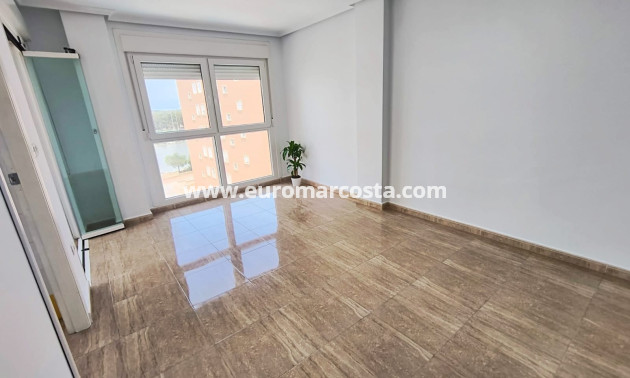 Venta - Apartamento / piso - Guardamar del Segura - Puerto Deportivo