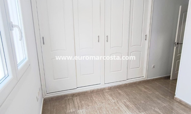 Venta - Apartamento / piso - Guardamar del Segura - Puerto Deportivo