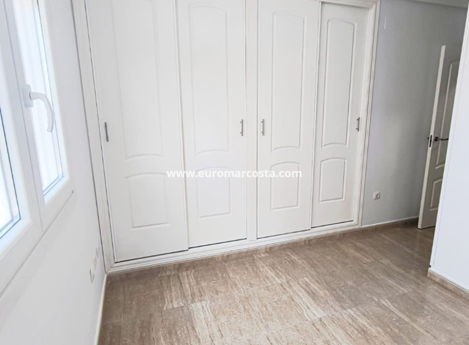 Venta - Apartamento / piso - Guardamar del Segura - Puerto Deportivo