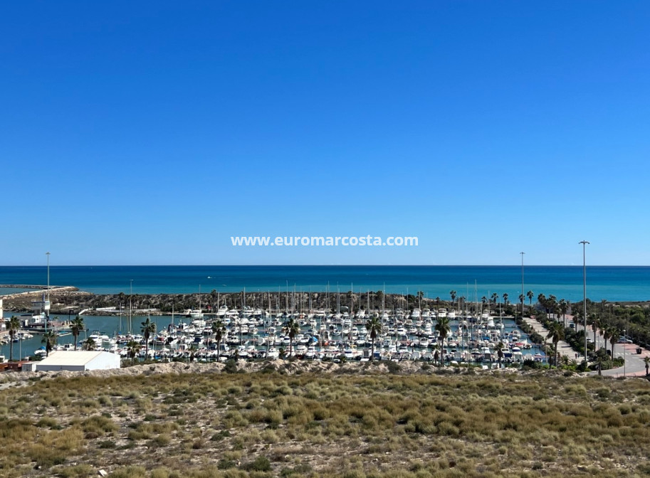 Venta - Apartamento / piso - Guardamar del Segura - Puerto Deportivo