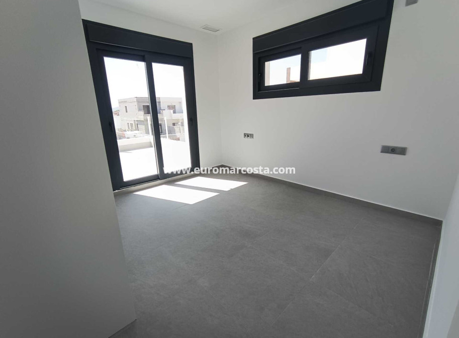 Neubauten - detached - Daya Nueva