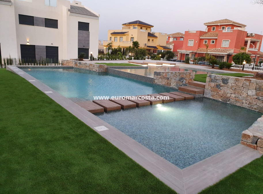 Nueva construcción  - low-bungalow - Torrevieja - TORREVIEJA