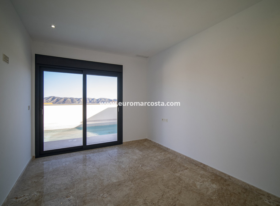 New Build - detached - Coloma