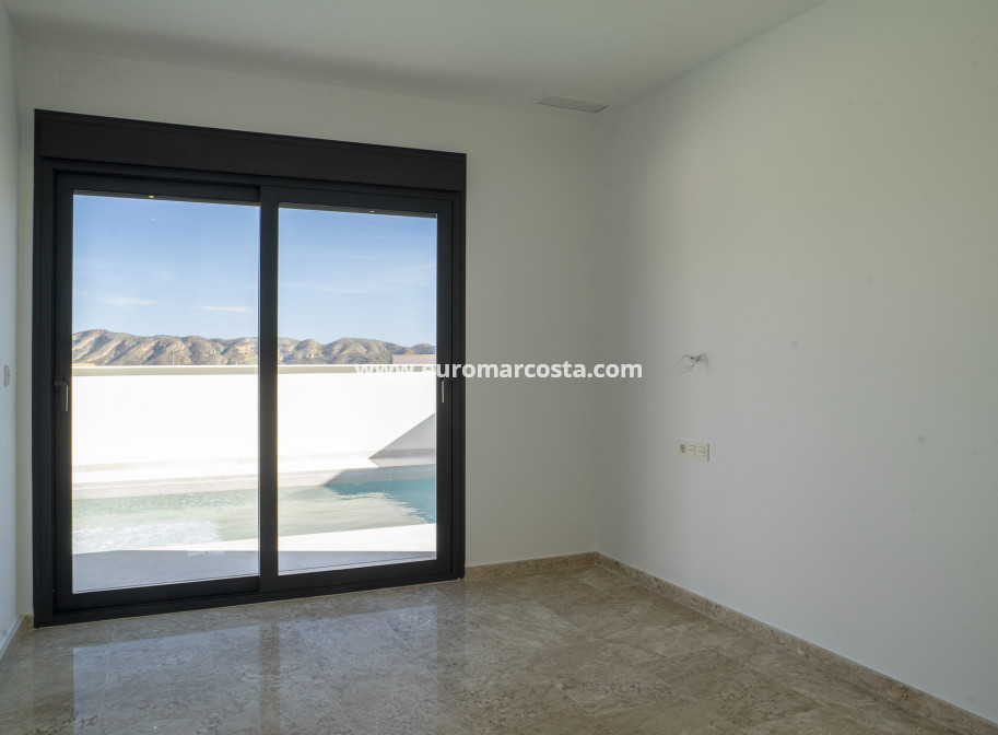 New Build - detached - Coloma