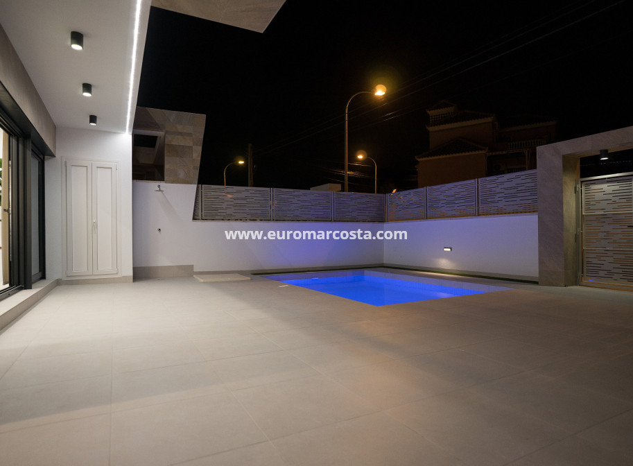 Nueva construcción  - detached - San Miguel de Salinas