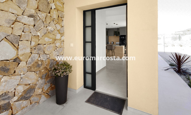 New Build - detached - Baños y Mendigo