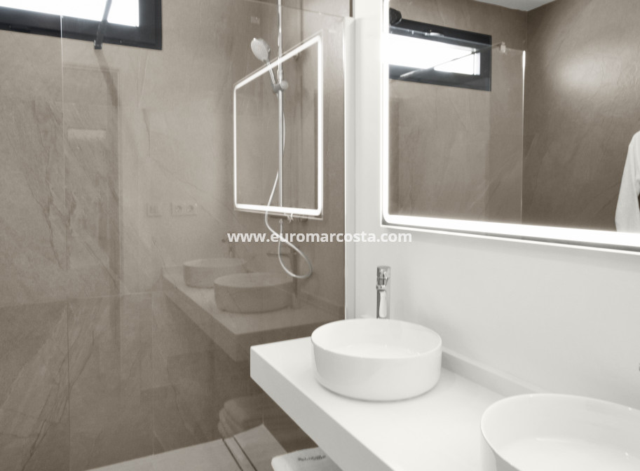 New Build - detached - Baños y Mendigo