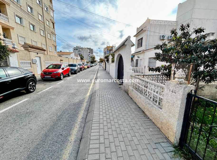 Objekte zum Wiederverkauf - Grundstück / Grundstück - Torrevieja - TORREVIEJA