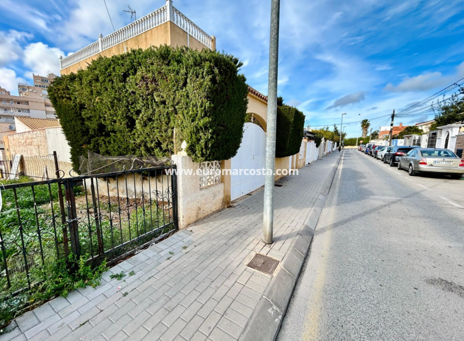 Objekte zum Wiederverkauf - Grundstück / Grundstück - Torrevieja - TORREVIEJA