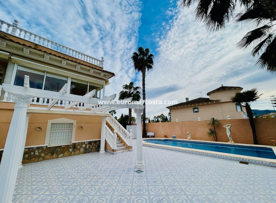 Sale - Villa - Orihuela