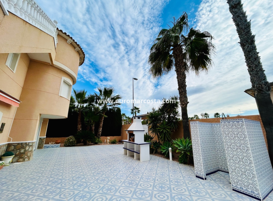 Sale - Villa - Orihuela