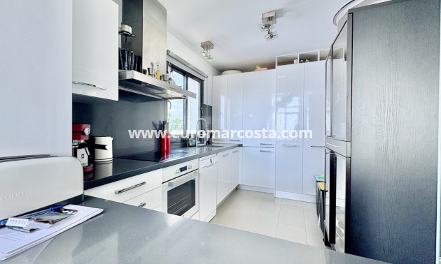 Objekte zum Wiederverkauf - Wohnung - Orihuela Costa
