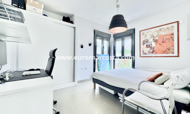 Objekte zum Wiederverkauf - Wohnung - Orihuela Costa
