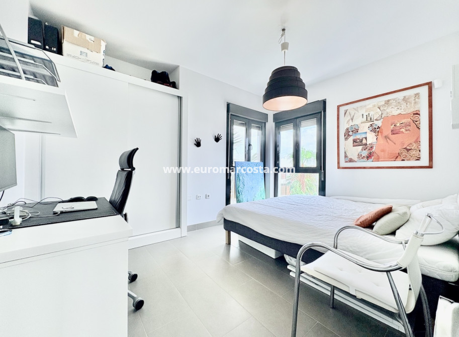 Objekte zum Wiederverkauf - Wohnung - Orihuela Costa