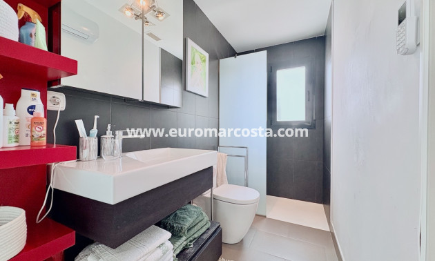 Objekte zum Wiederverkauf - Wohnung - Orihuela Costa