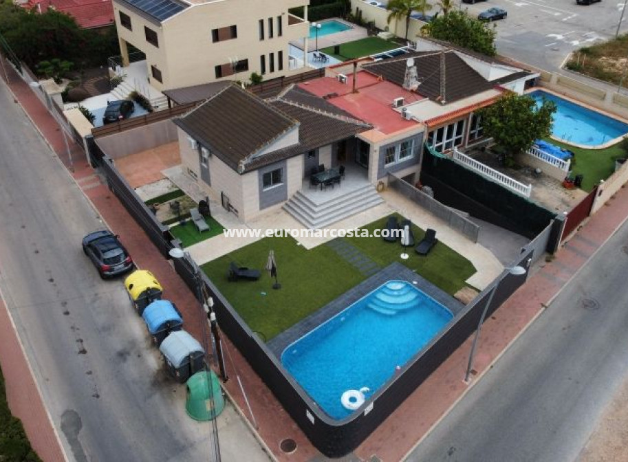 Sale - Villa - Torrevieja - TORREVIEJA