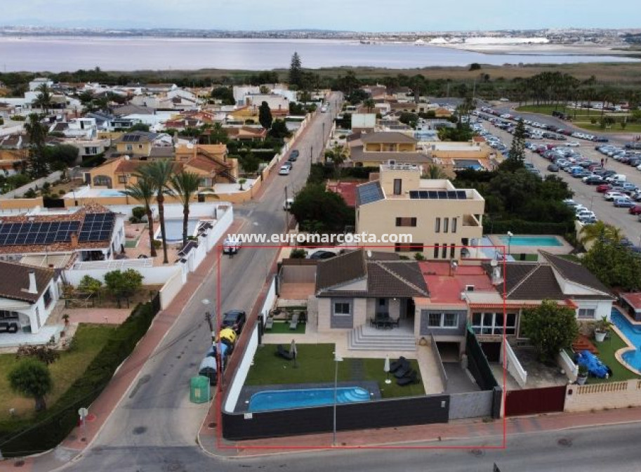 Sale - Villa - Torrevieja - TORREVIEJA