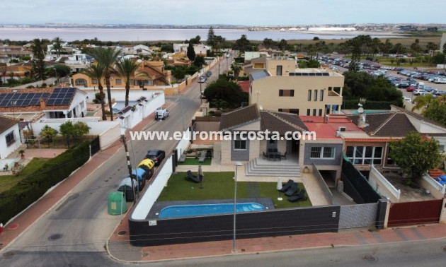 Sale - Villa - Torrevieja - TORREVIEJA