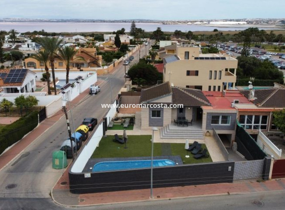 Sale - Villa - Torrevieja - TORREVIEJA