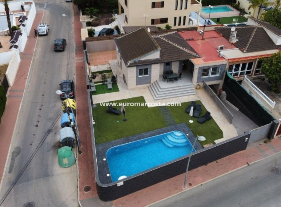 Sale - Villa - Torrevieja - TORREVIEJA