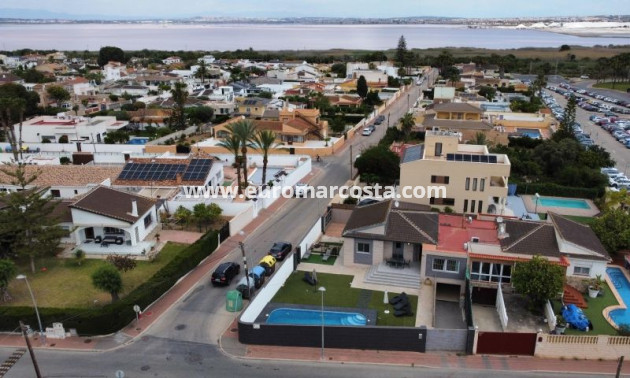 Sale - Villa - Torrevieja - TORREVIEJA