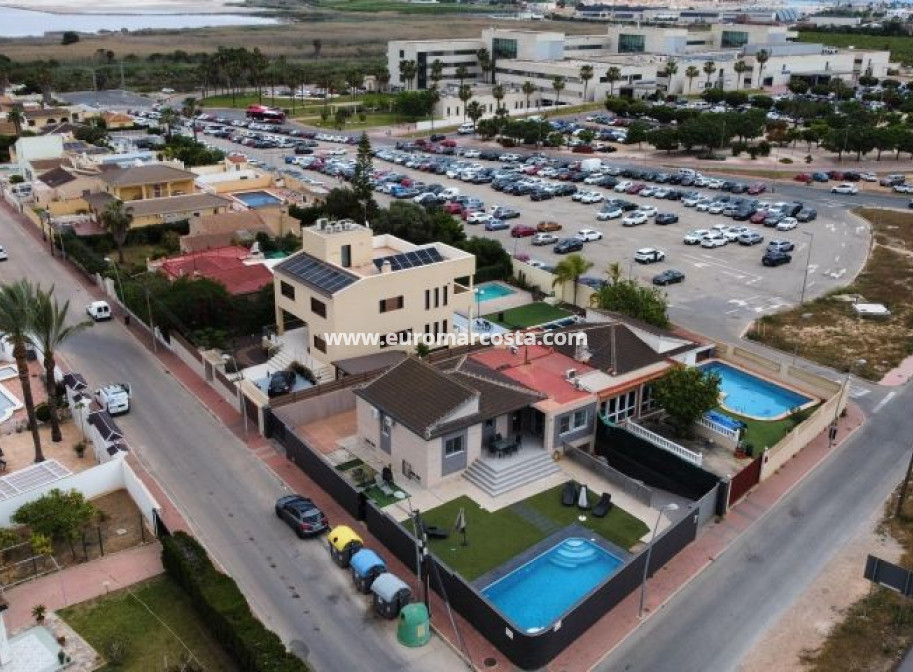 Sale - Villa - Torrevieja - TORREVIEJA
