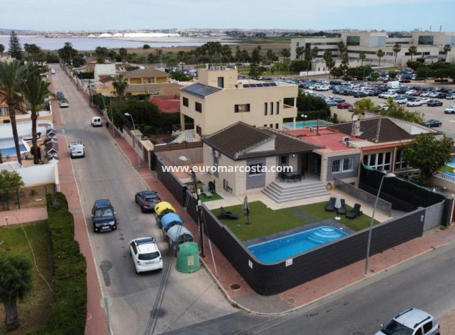 Sale - Villa - Torrevieja - TORREVIEJA