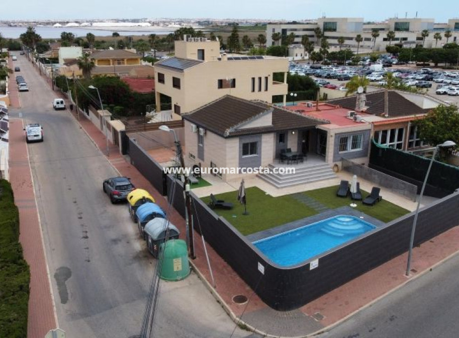 Sale - Villa - Torrevieja - TORREVIEJA