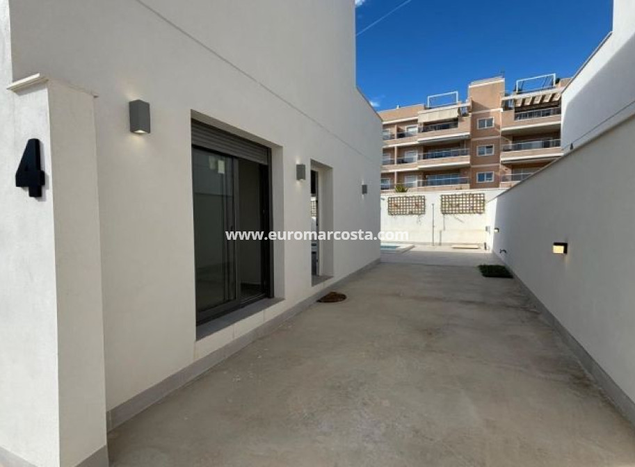 Sale - Villa - Orihuela Costa
