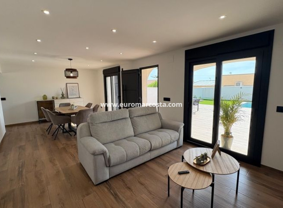 Venta - Villa - Torrevieja - TORREVIEJA