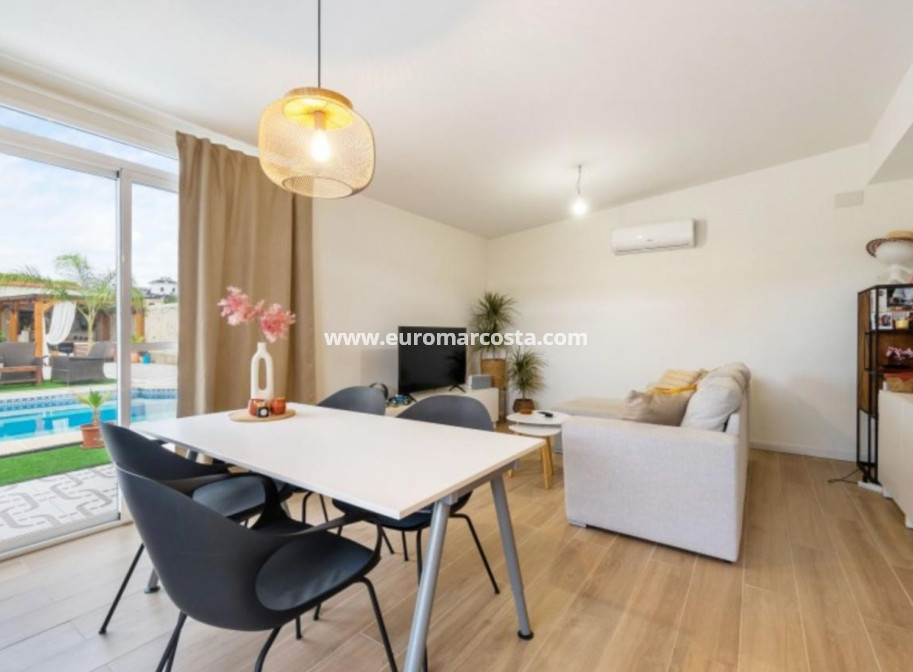 Sale - Villa / Detached - Ciudad Quesada - Quesada Center