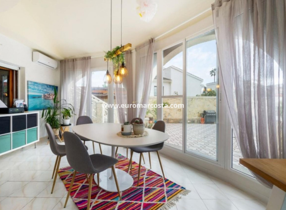 Sale - Villa / Detached - Ciudad Quesada - Quesada Center