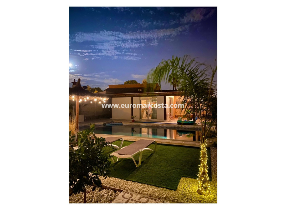 Sale - Villa / Detached - Ciudad Quesada - Quesada Center