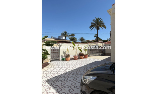 Sale - Villa / Detached - Ciudad Quesada - Quesada Center