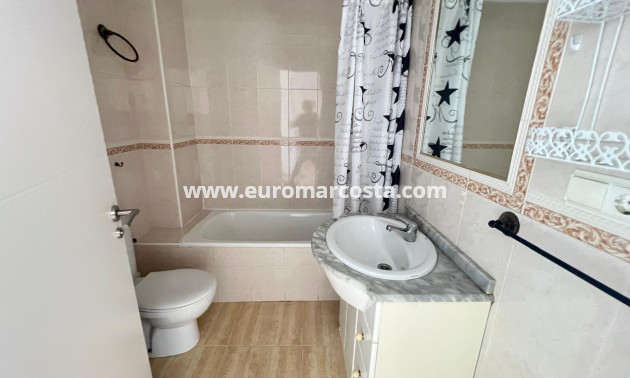 Sale - Apartment / flat - Guardamar del Segura